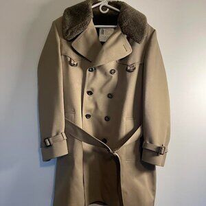 Mens London Fog Trench Coat. Tan w/ Furry Collar & Lining. Size 40 Reg.